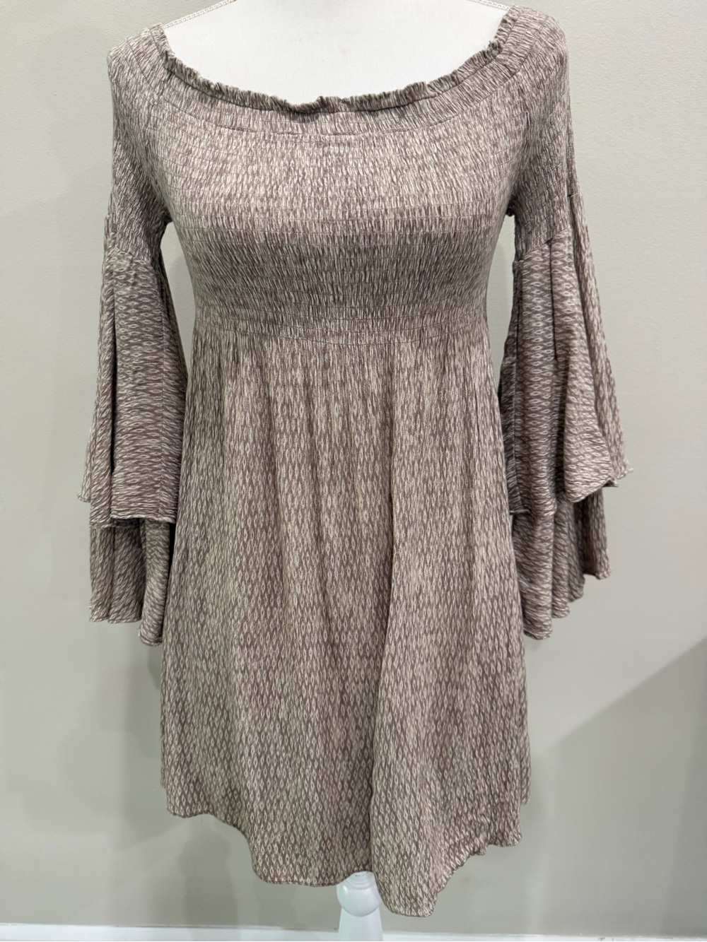 Illa Illa Mini Dress Sz M Off Shoulder Smocked Bell Sleeve Heathered Beige Boho